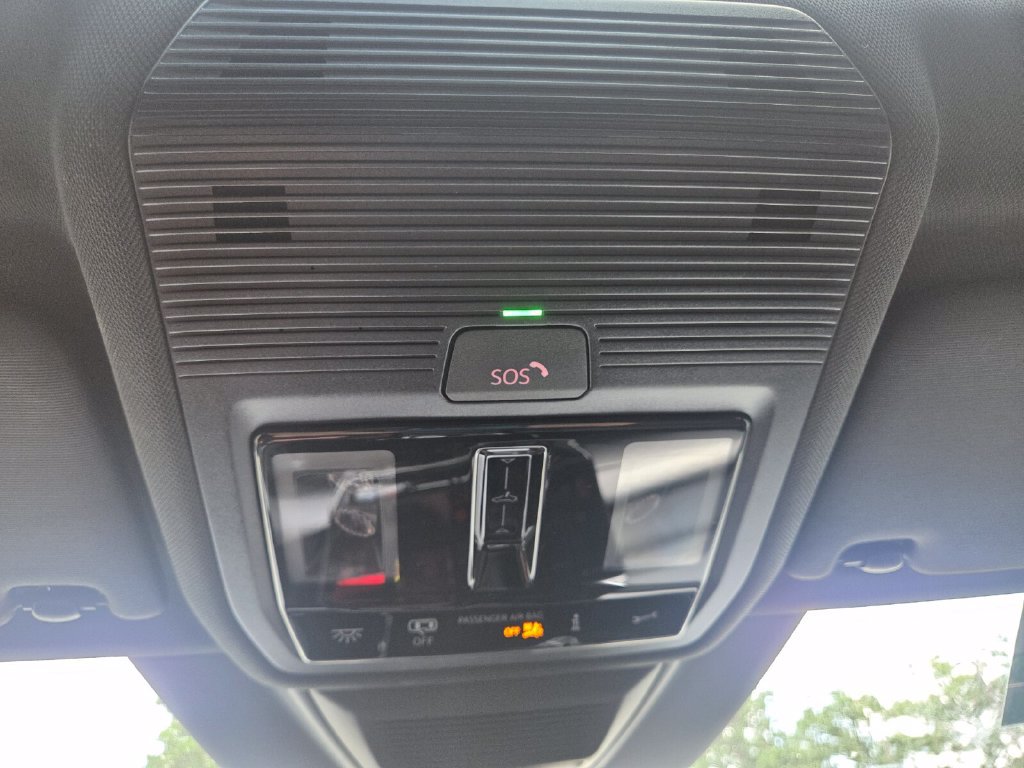 Certified 2026 Volkswagen GTI SE FWD image 17
