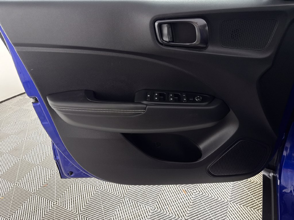 Certified 2024 Hyundai Venue Limited FWD image 12