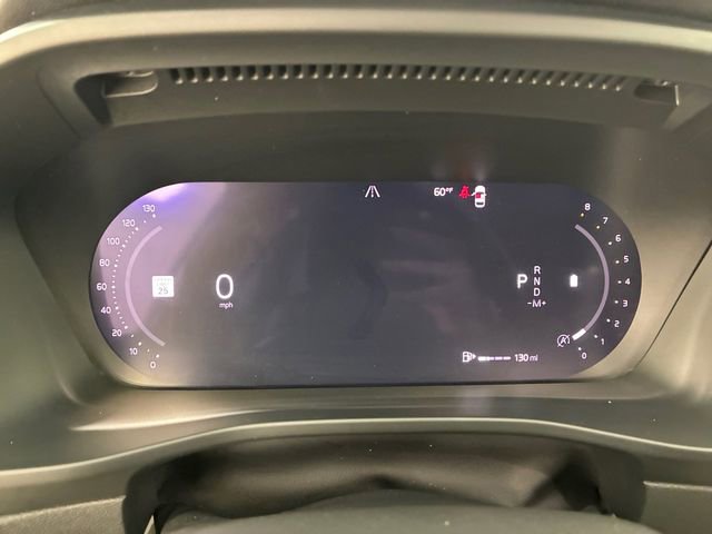 Used 2024 Volvo XC40 B5 Plus image 25