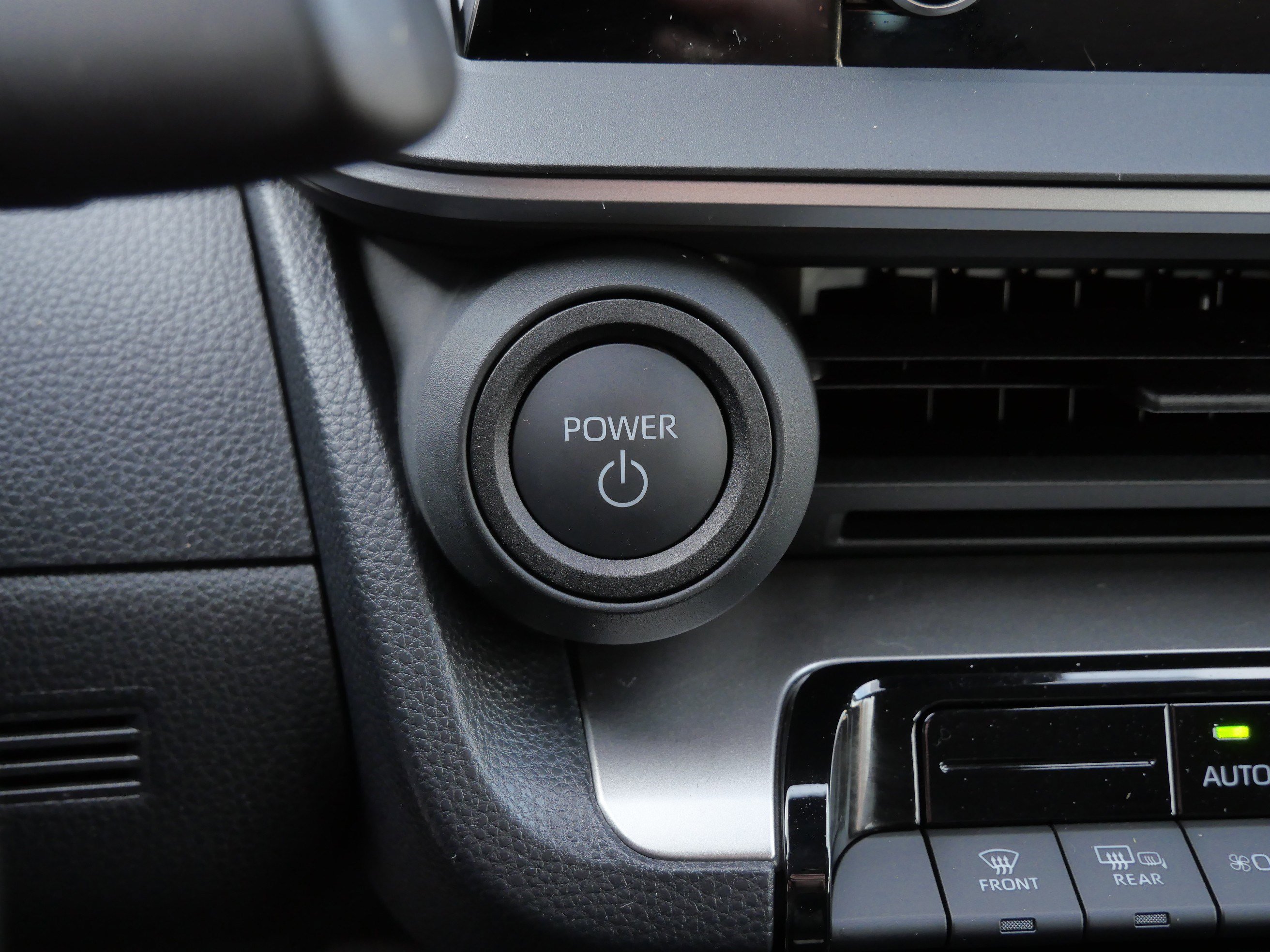 Certified 2025 Toyota Prius LE image 30