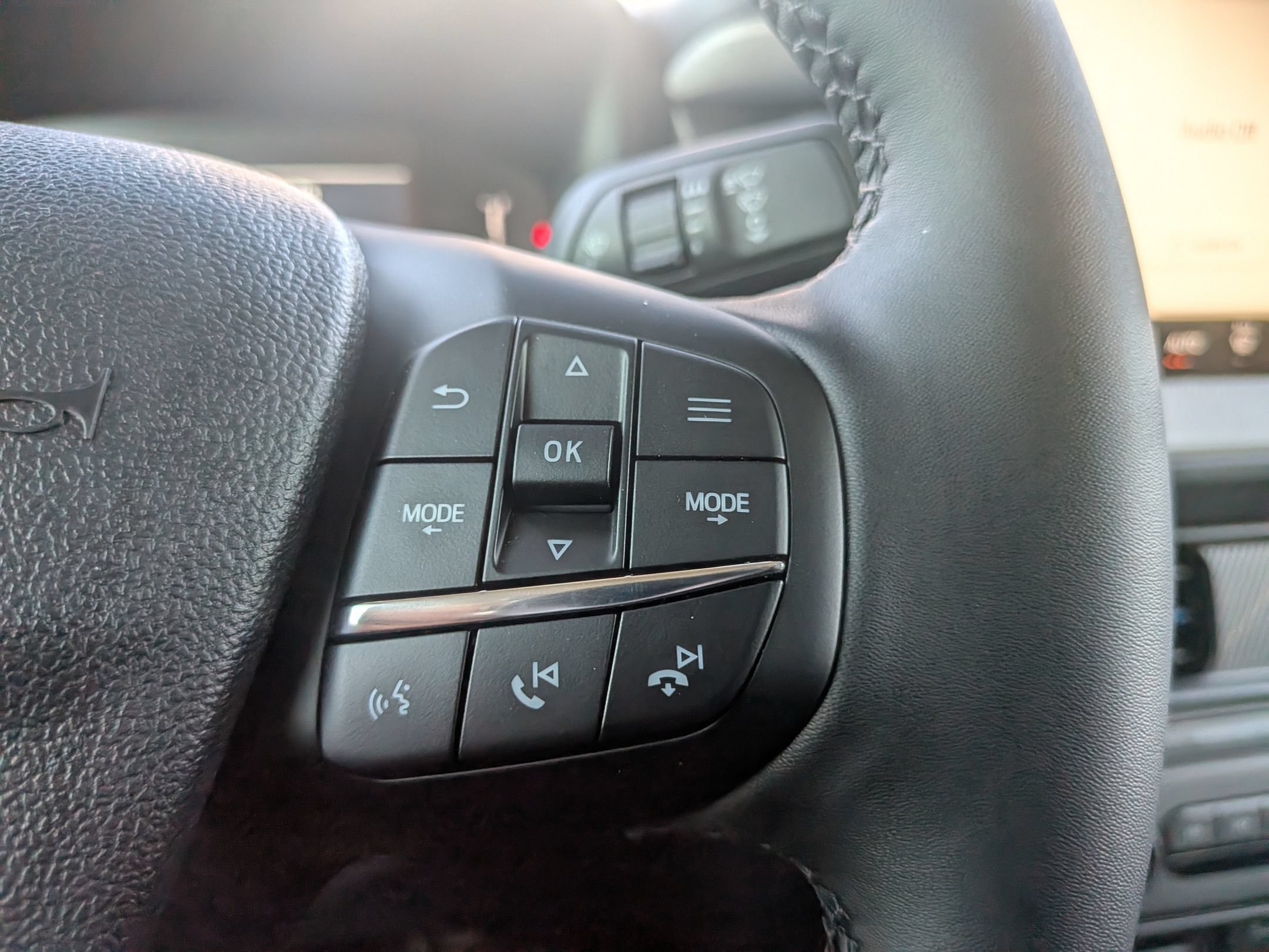 New 2026 Ford Maverick XLT w/ XLT Luxury Package FWD image 19