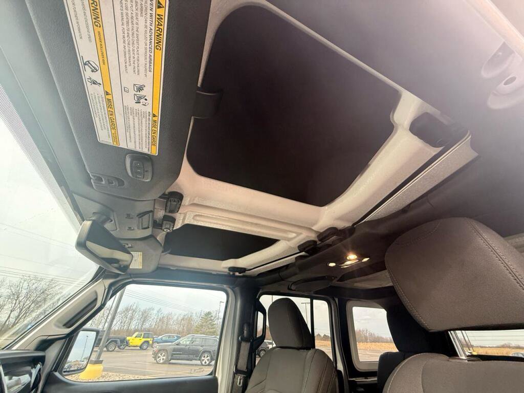 Used 2022 Jeep Wrangler Unlimited Sport AWD/4WD image 14