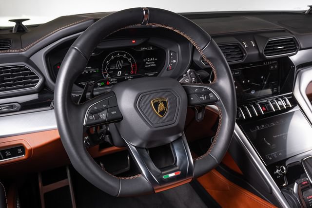 Used 2022 Lamborghini Urus AWD/4WD image 34