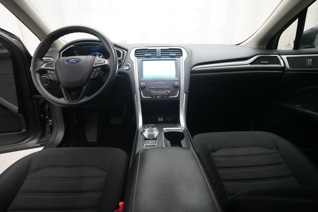 Used 2020 Ford Fusion SE image 5
