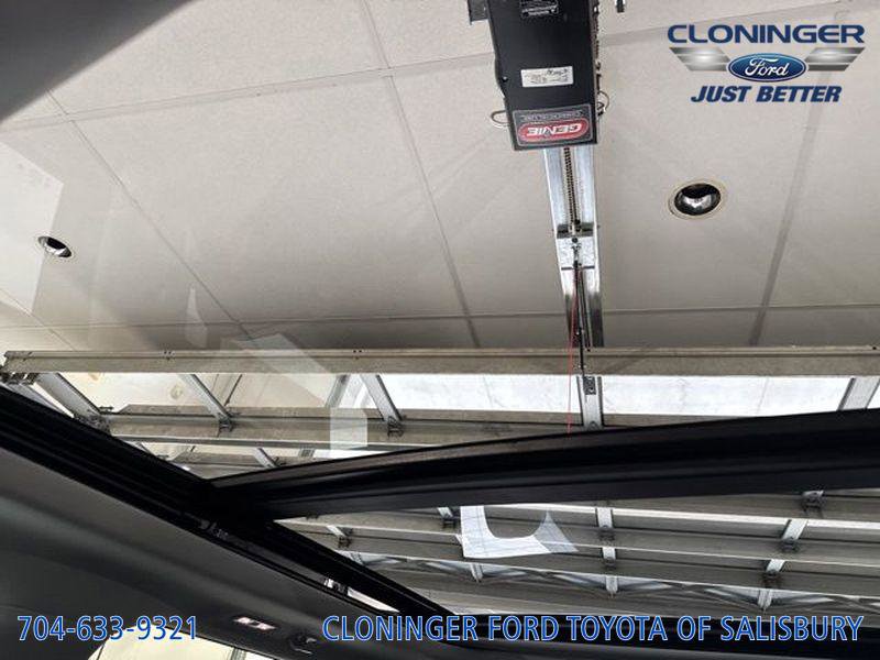 New 2026 Ford F250 Lariat w/ Black Appearance Package image 23