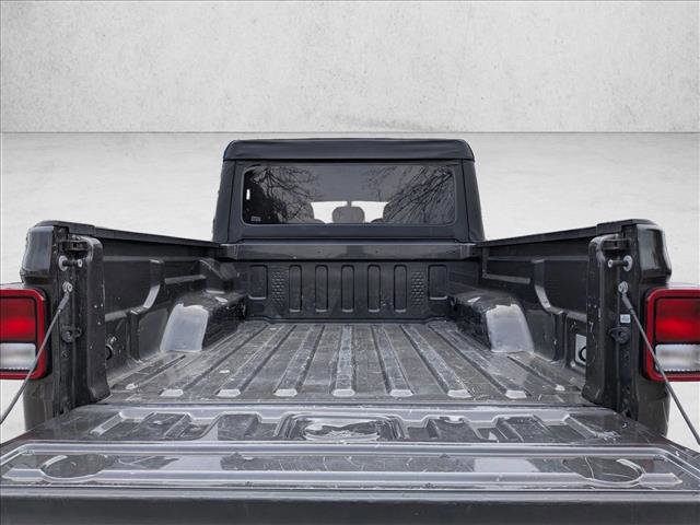 Used 2023 Jeep Gladiator Overland AWD/4WD image 7