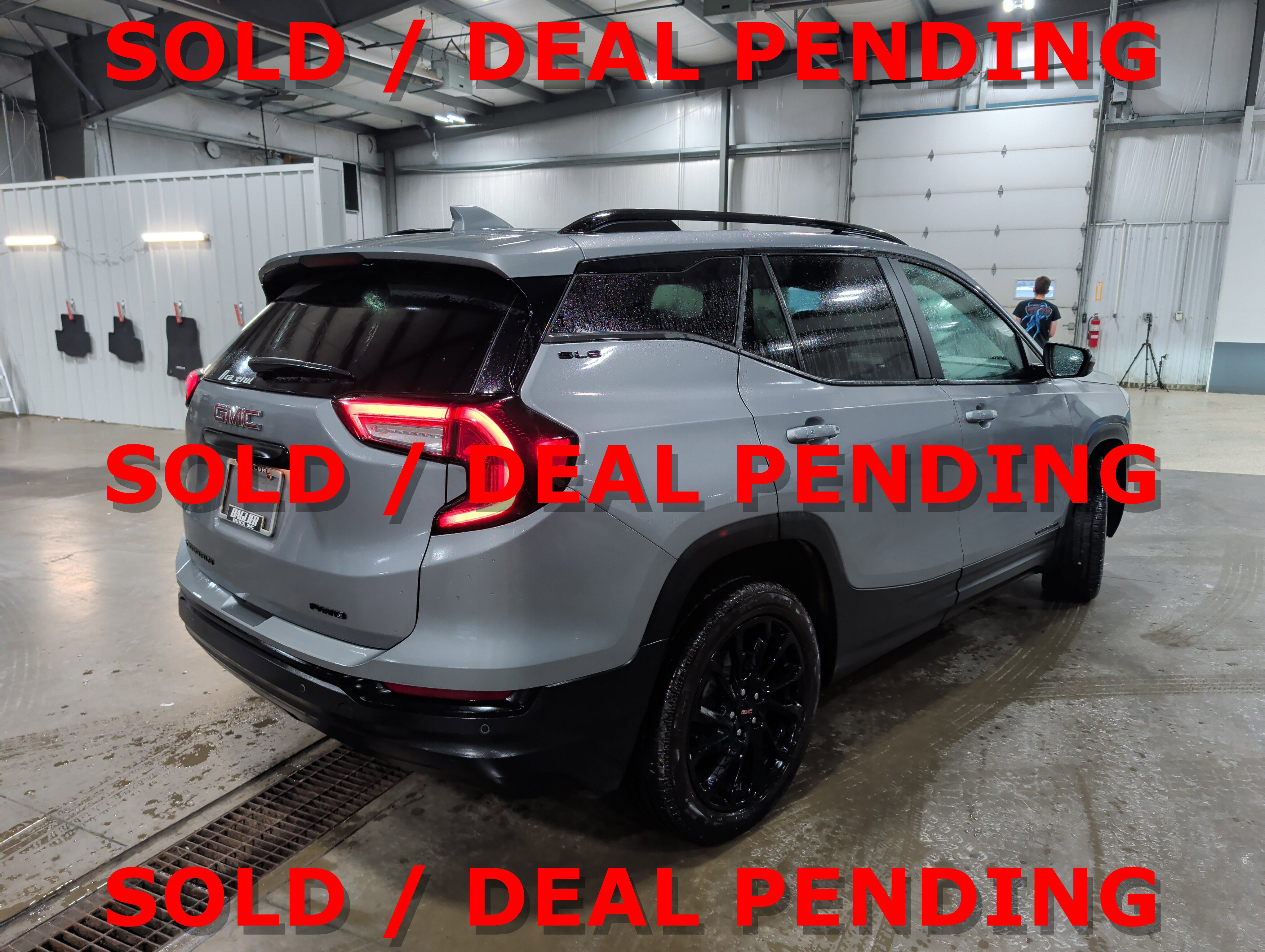 Used 2023 GMC Terrain SLE w/ Driver Convenience Package AWD/4WD image 3