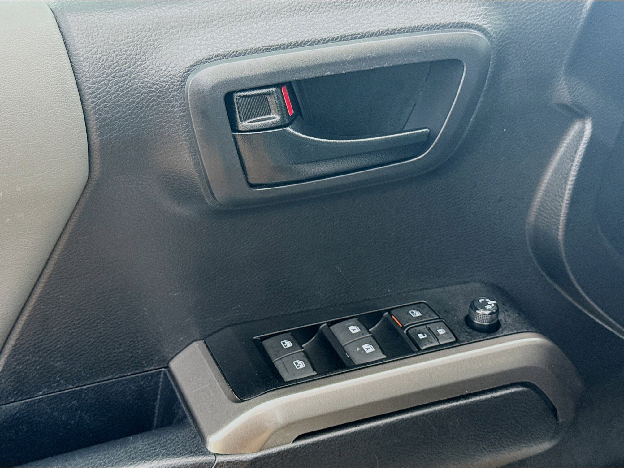 Used 2023 Toyota Tacoma SR5 w/ Technology Package image 11