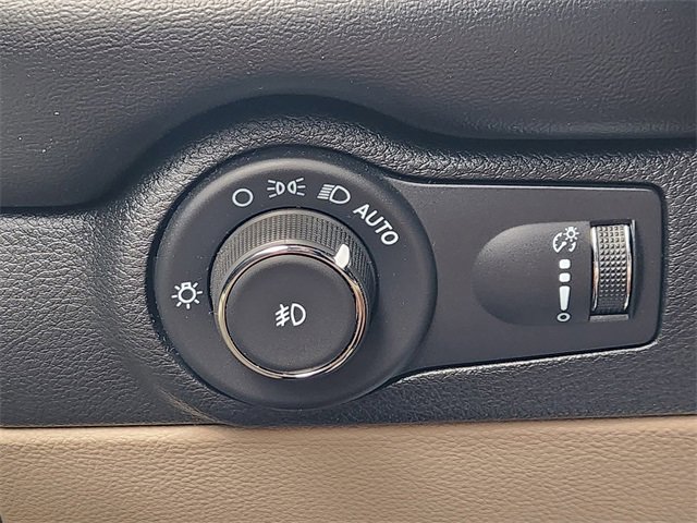 Used 2021 Dodge Durango SXT image 28