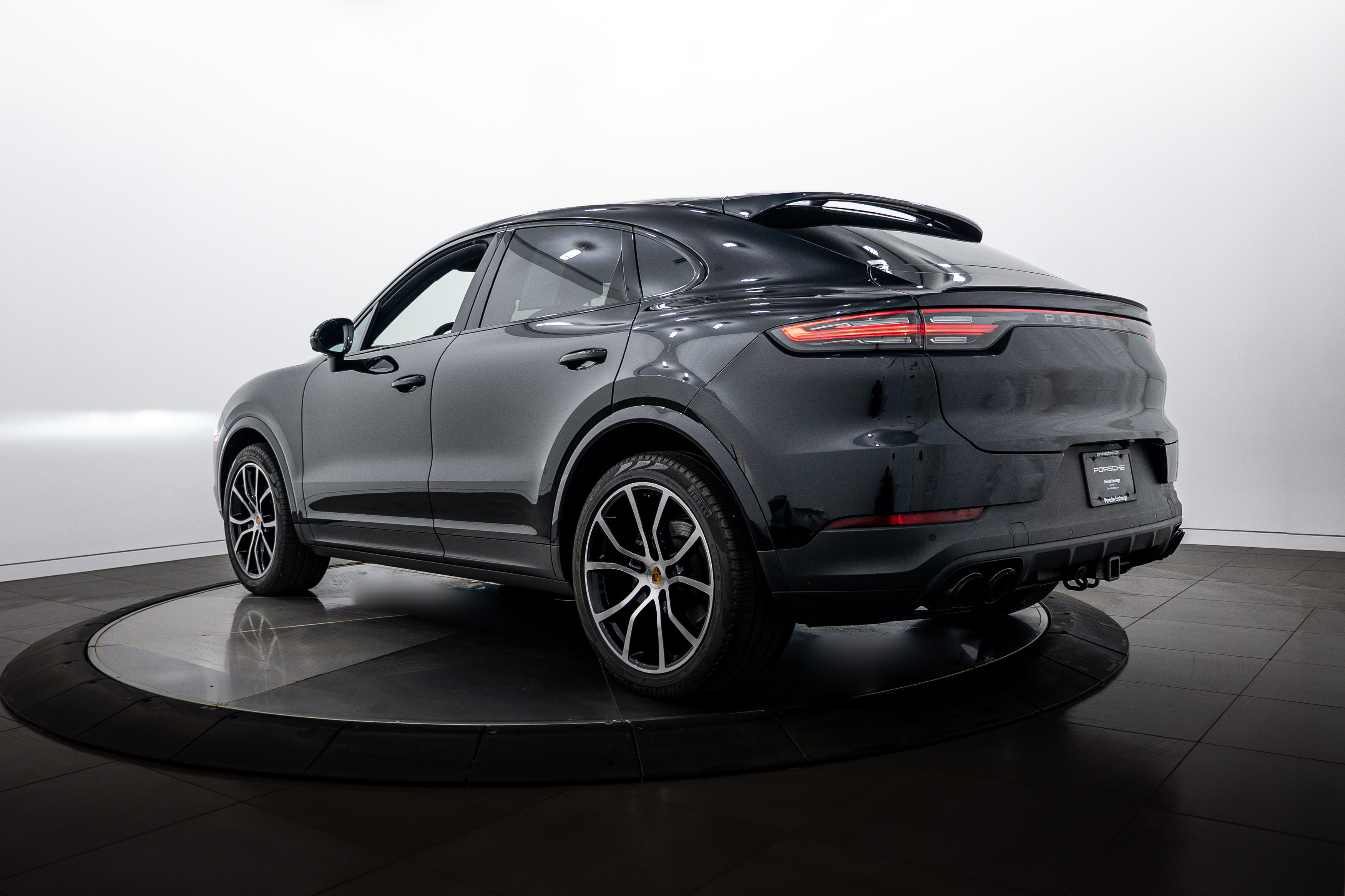 Certified 2022 Porsche Cayenne Platinum Edition AWD/4WD image 3