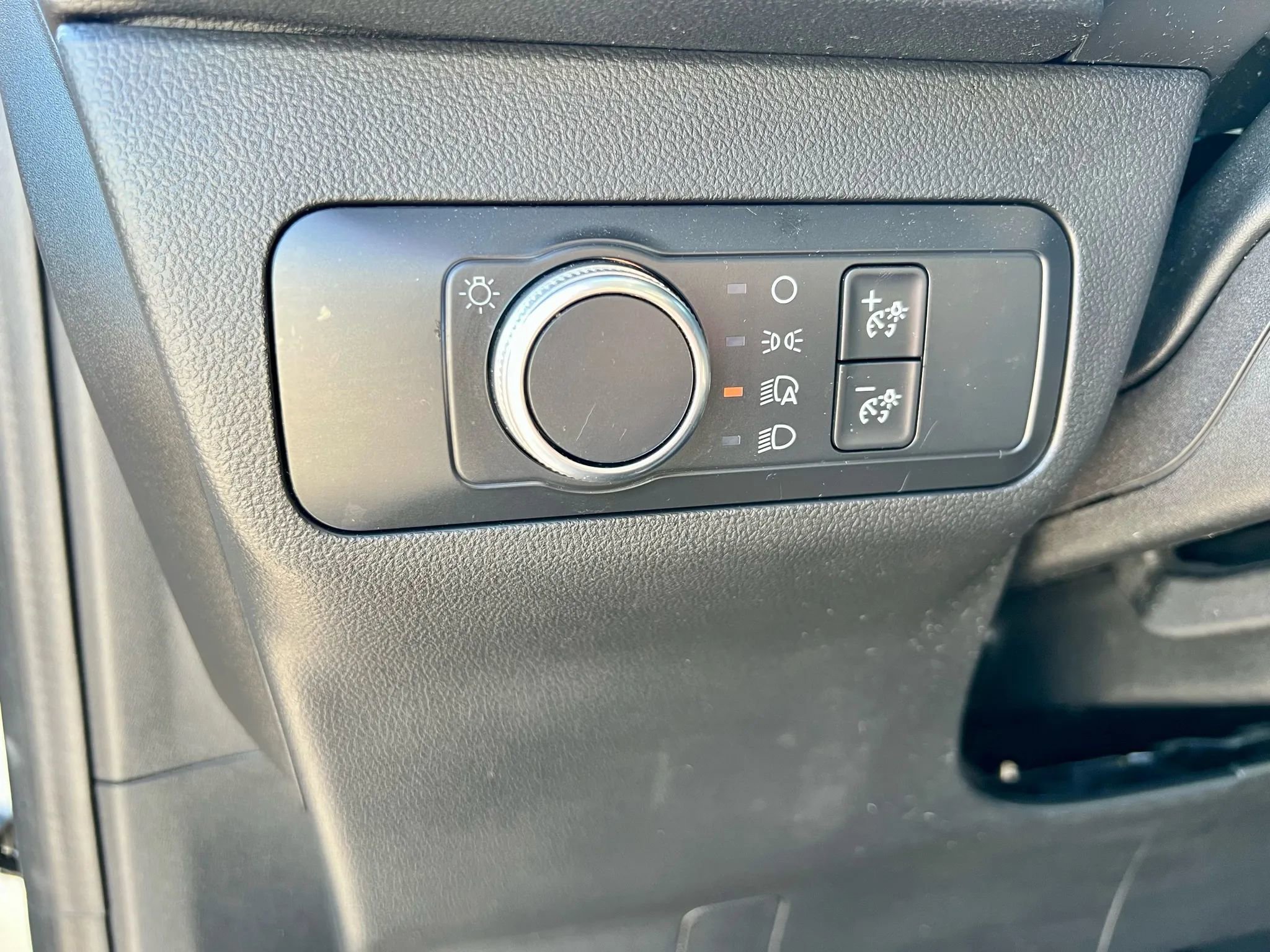 Used 2021 Ford Escape SE w/ SE Sport Appearance Package image 30