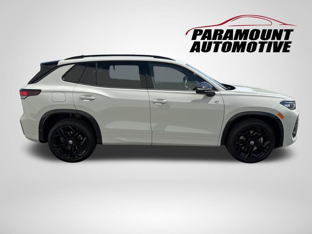 Certified 2026 Volkswagen Tiguan SE R-Line image 8