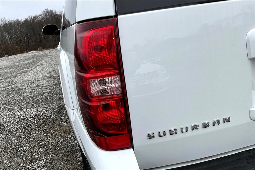 Used 2013 Chevrolet Suburban LT image 29