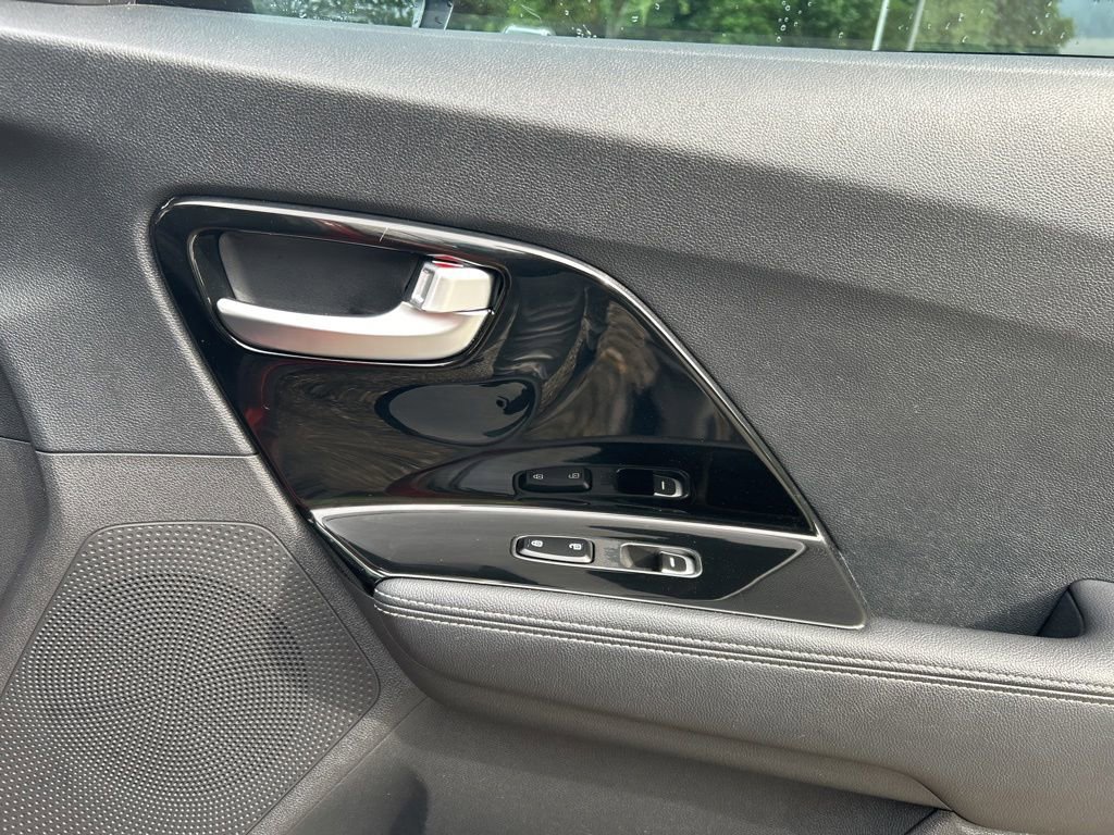 Used 2022 Kia Niro LXS FWD image 24