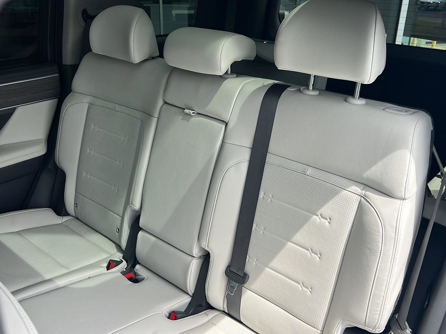 Used 2024 Hyundai Santa Fe Limited image 32