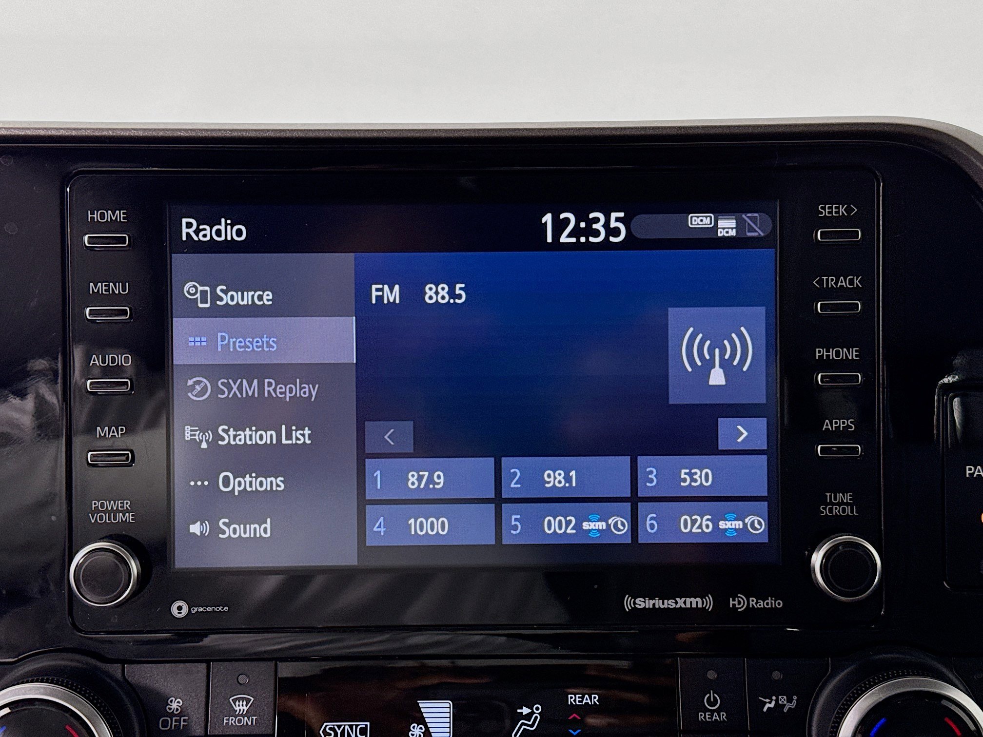 Used 2022 Toyota Highlander XLE AWD/4WD image 14