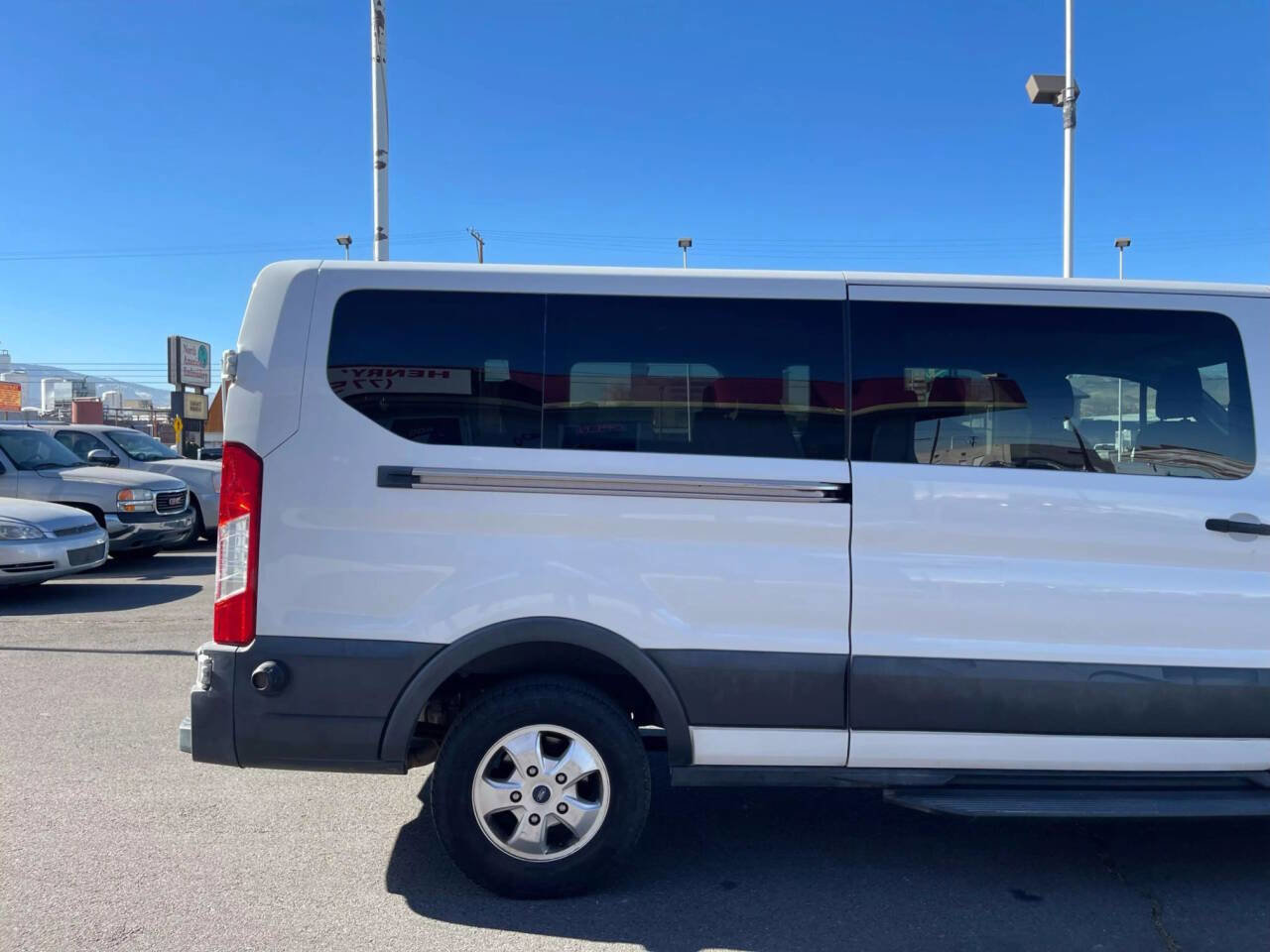 Used 2018 Ford Transit 350 XLT image 8