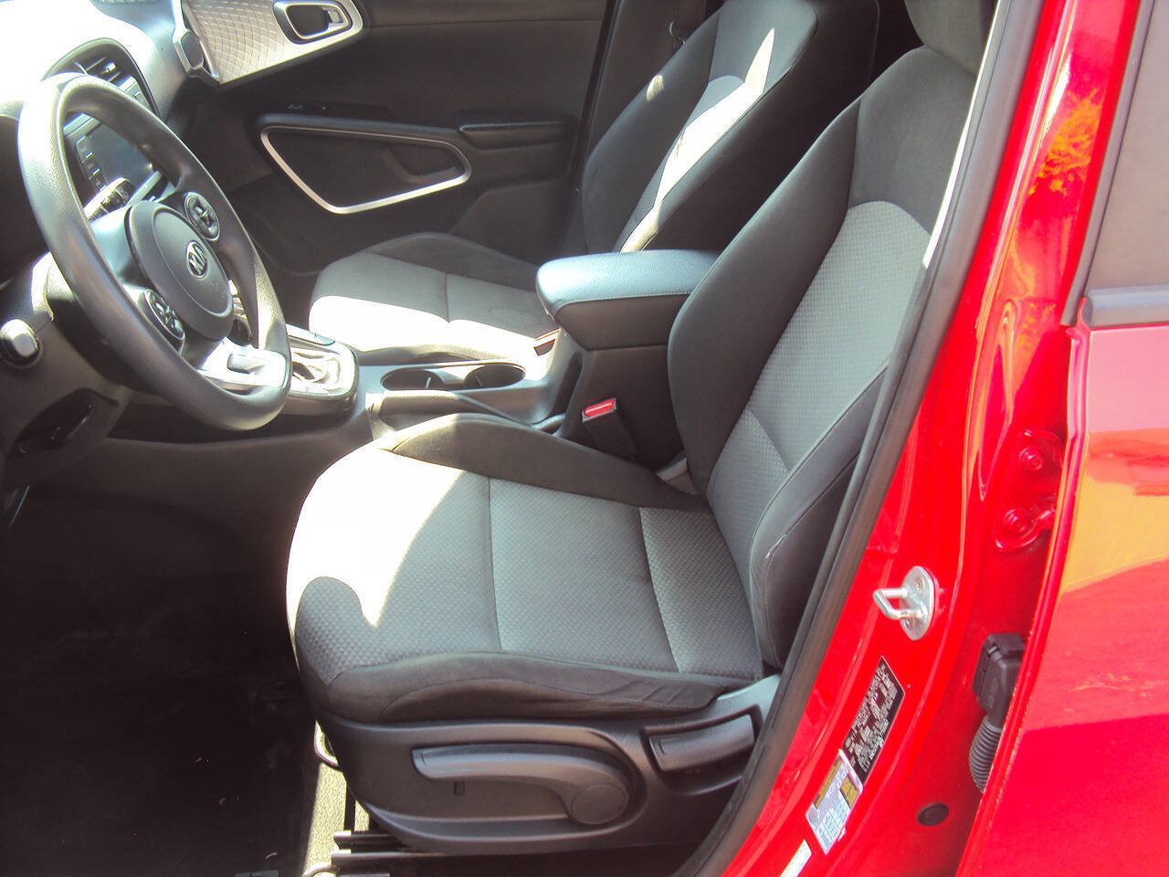 Used 2020 Kia Soul LX FWD image 6