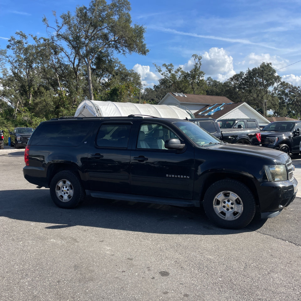 Used 2010 Chevrolet Suburban LT image 11