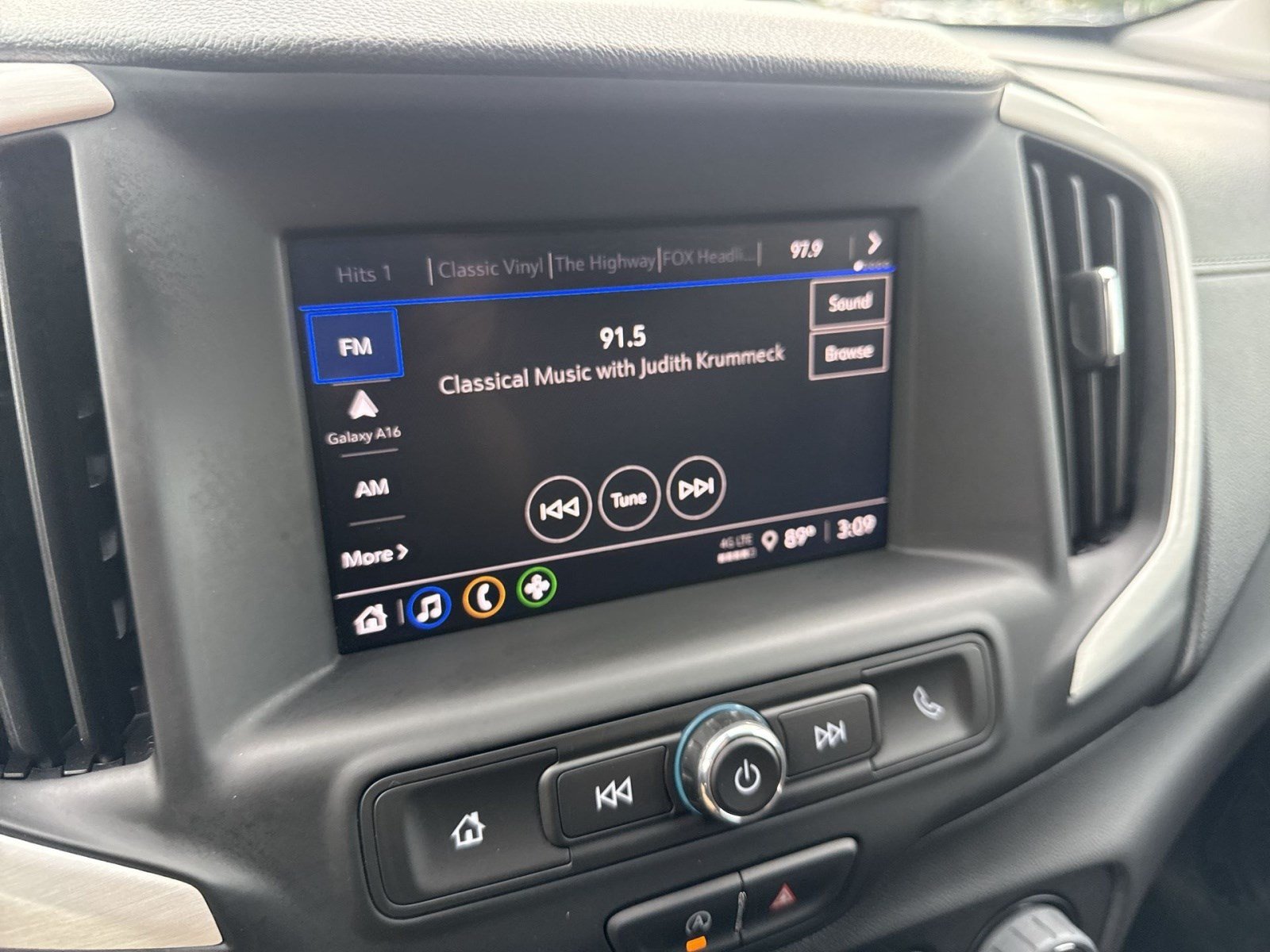 Used 2024 GMC Terrain SLE AWD/4WD image 17