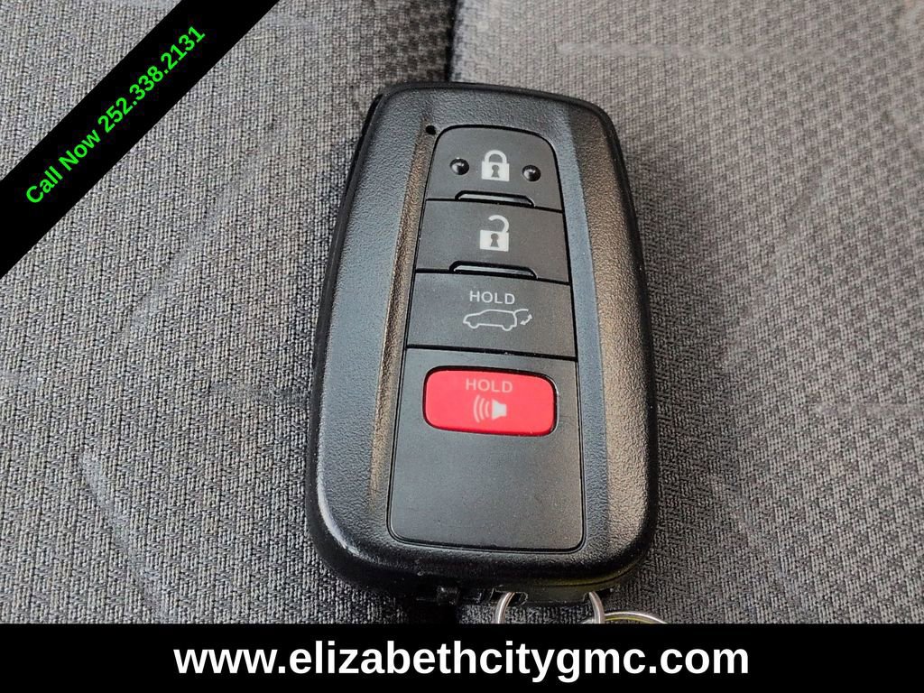 Used 2022 Toyota RAV4 XLE w/ Convenience Package image 34