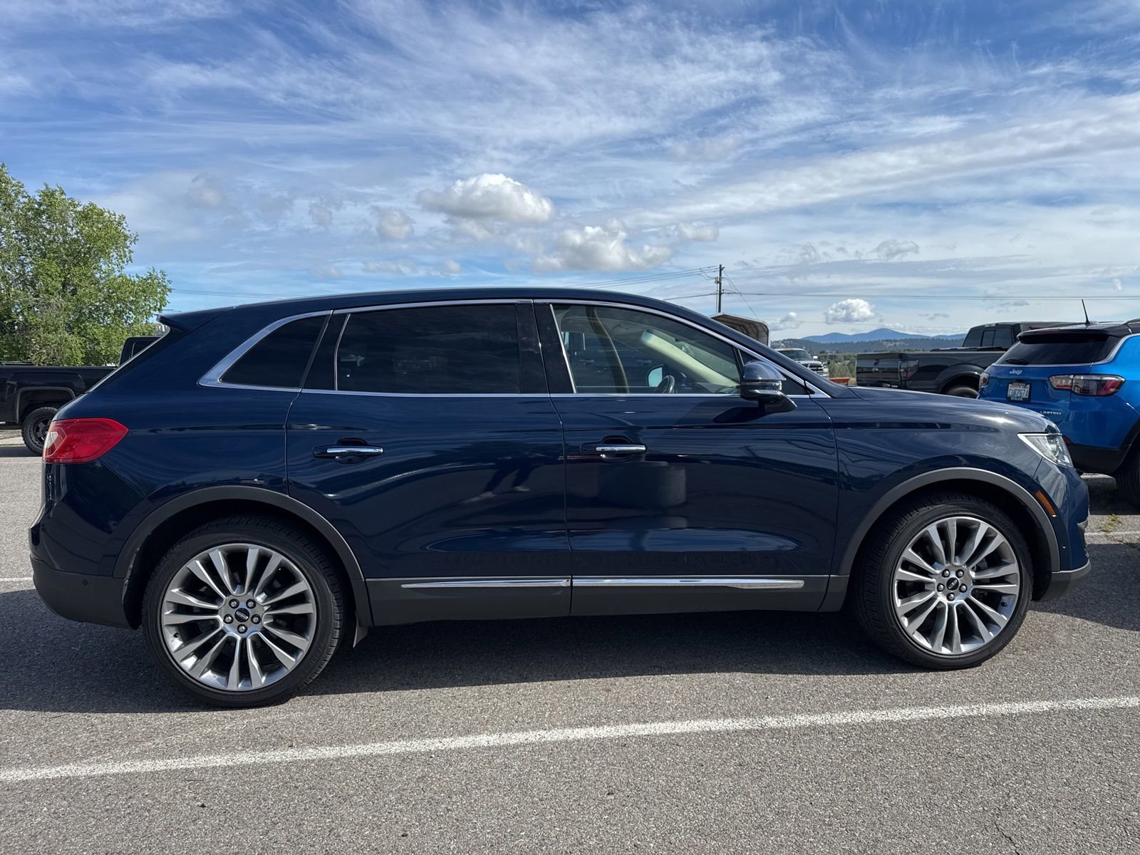 Used 2018 Lincoln MKX Reserve w/ Driver Assistance Package AWD/4WD image 5