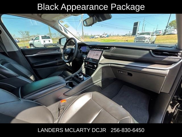 Used 2024 Jeep Grand Cherokee Limited w/ Black Appearance Package image 9