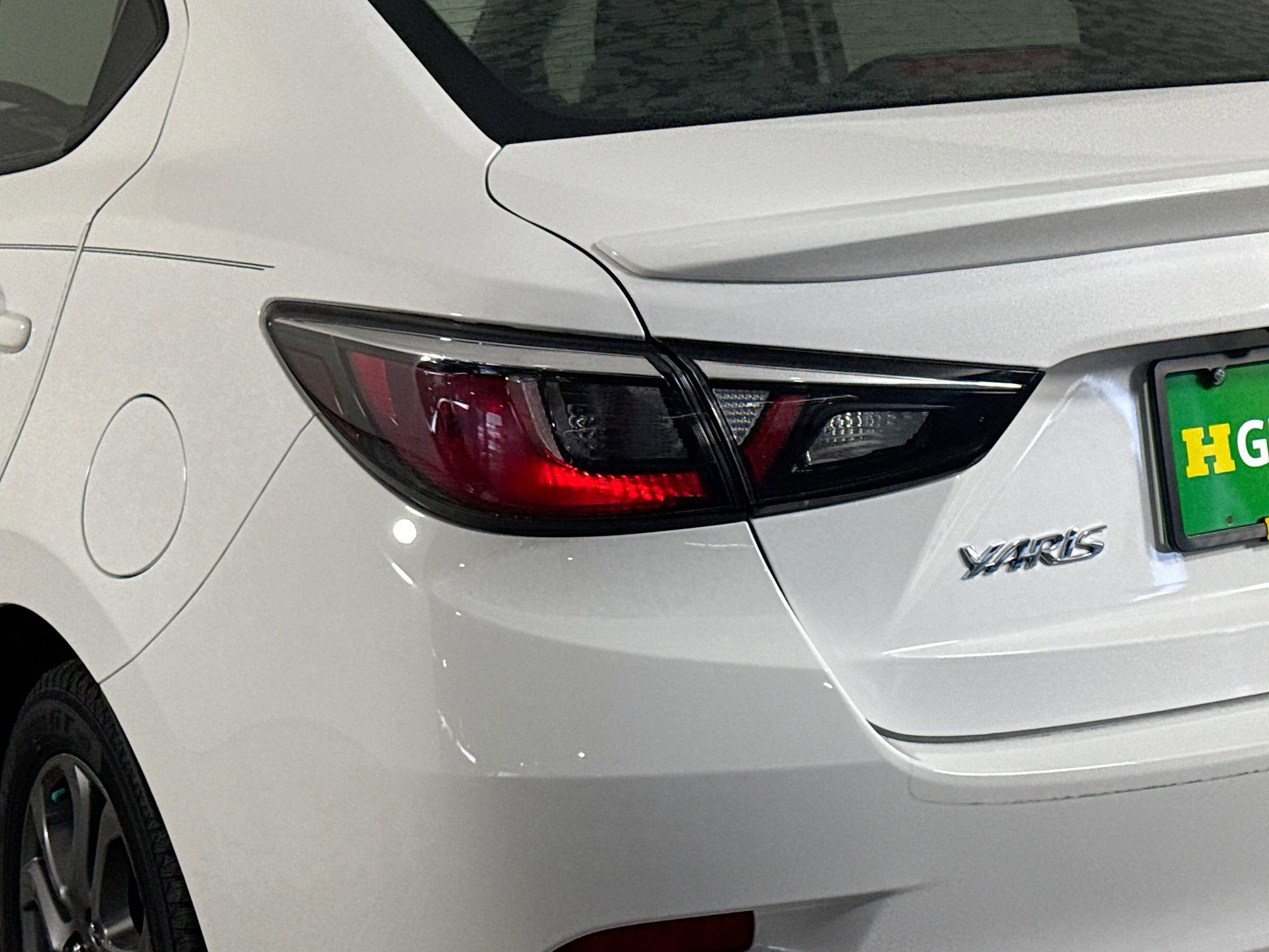 Used 2019 Toyota Yaris L image 36