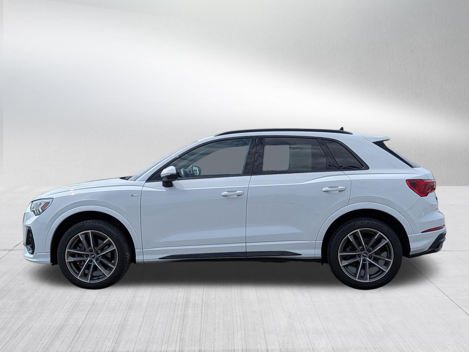 Certified 2022 Audi Q3 2.0T Premium Plus w/ Premium Plus Package AWD/4WD image 4