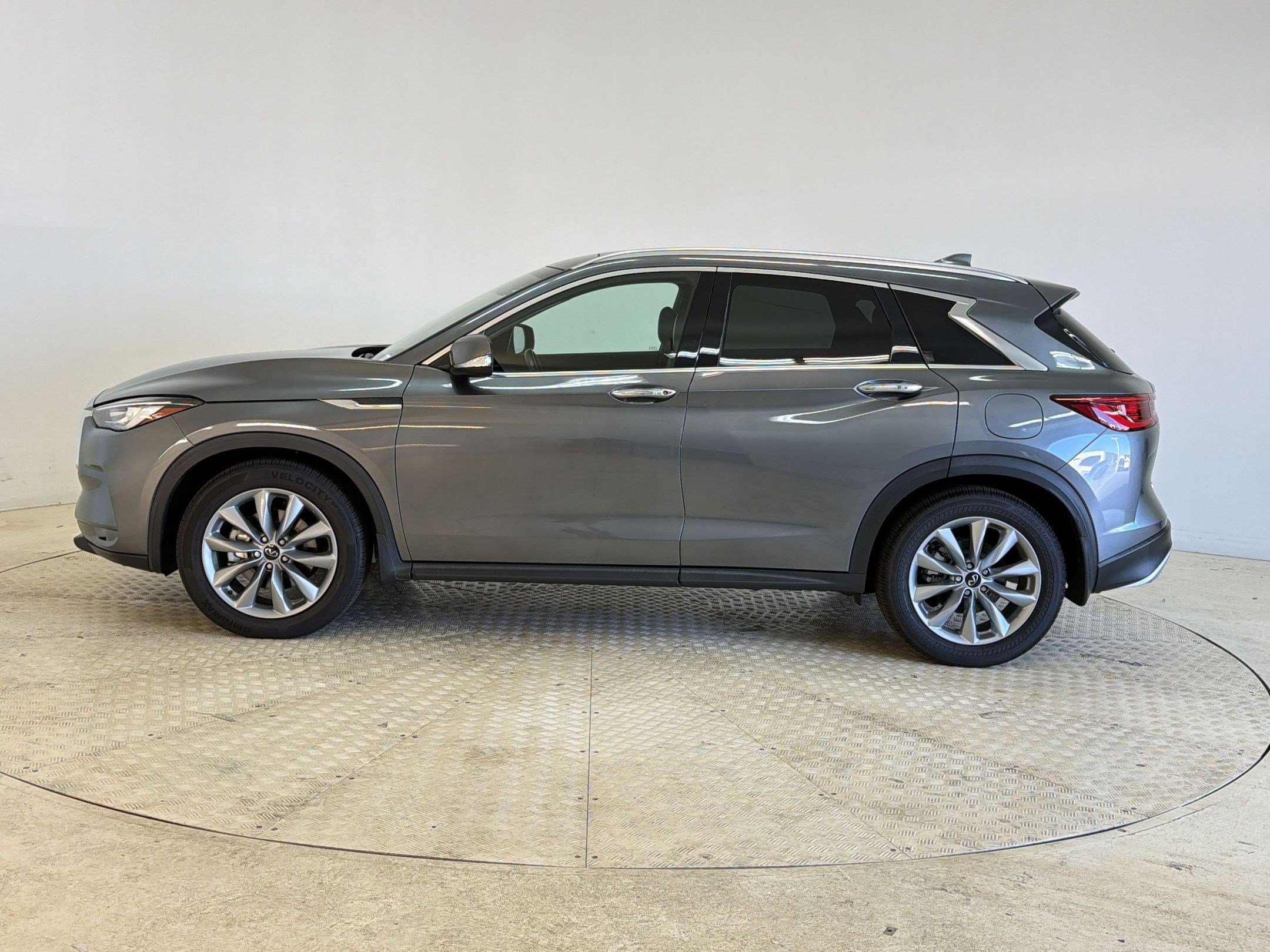 Used 2022 INFINITI QX50 Luxe image 2