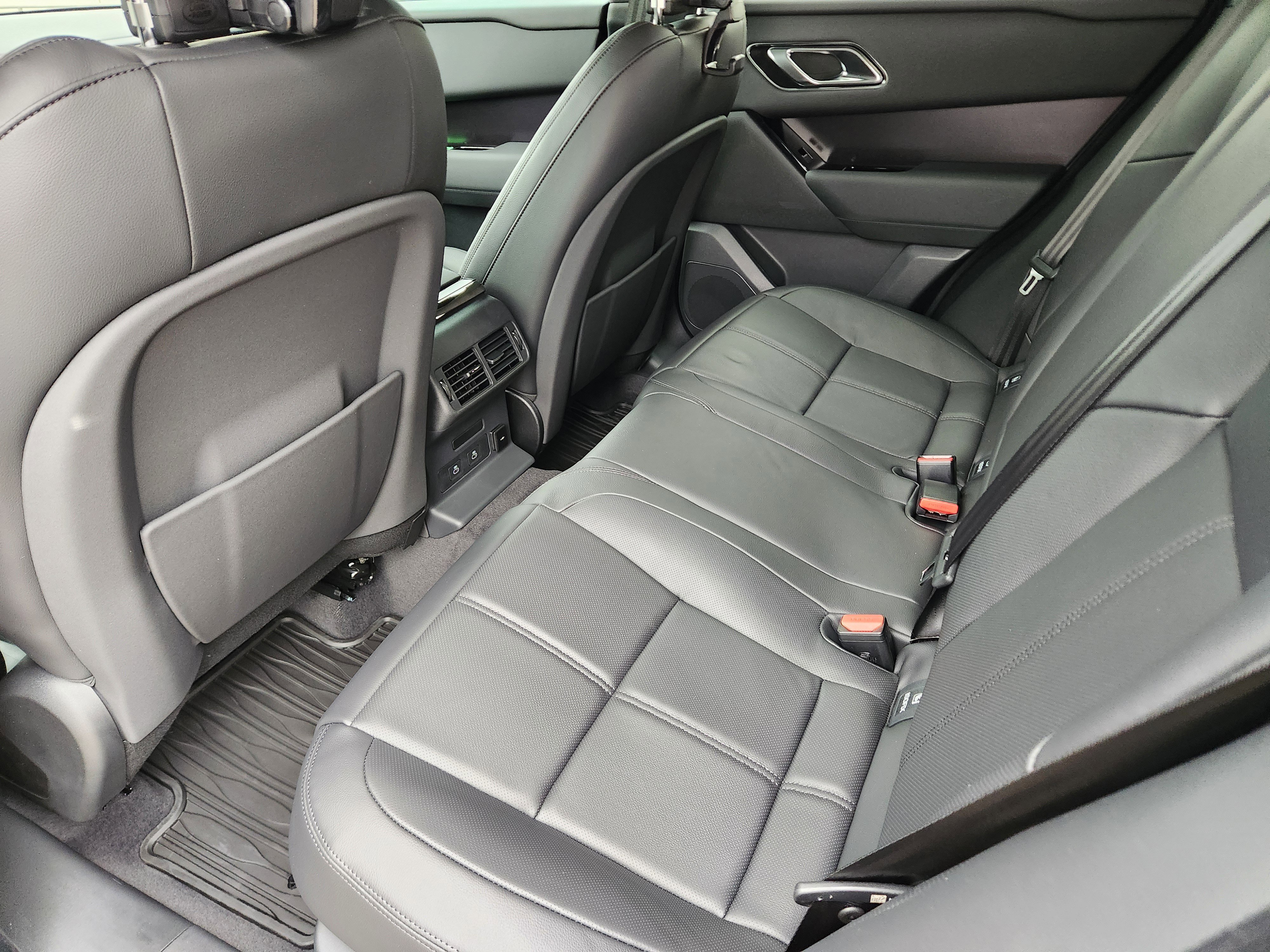 New 2026 Land Rover Range Rover Velar Dynamic SE image 30