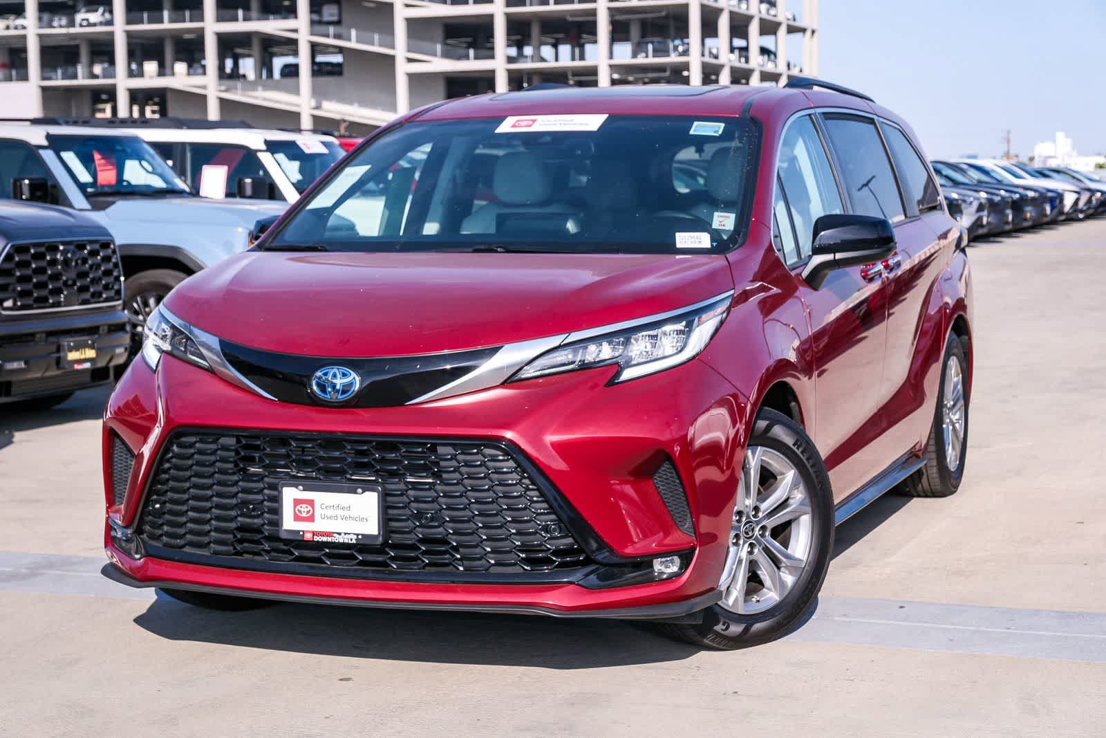 Certified 2021 Toyota Sienna XSE AWD/4WD image 1