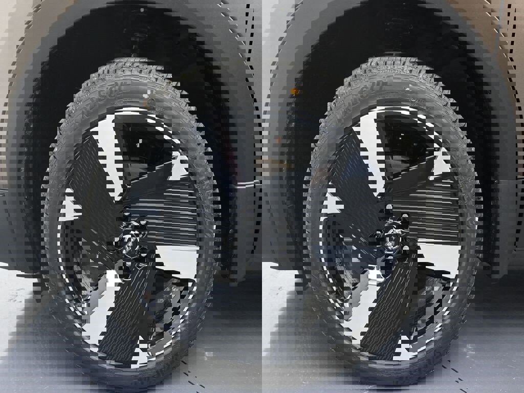 New 2026 Nissan Kicks SR image 9