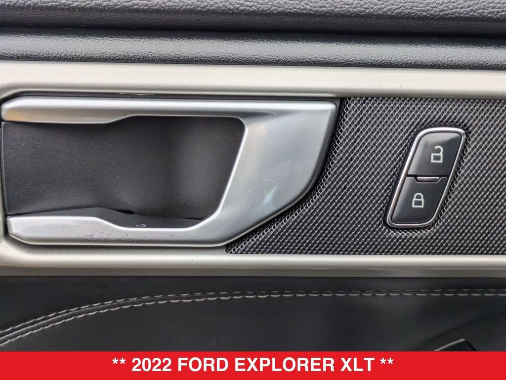 Used 2022 Ford Explorer XLT image 12