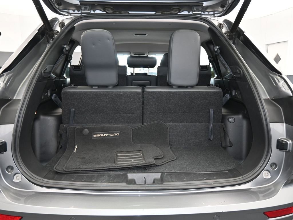 Used 2022 Mitsubishi Outlander SE image 39