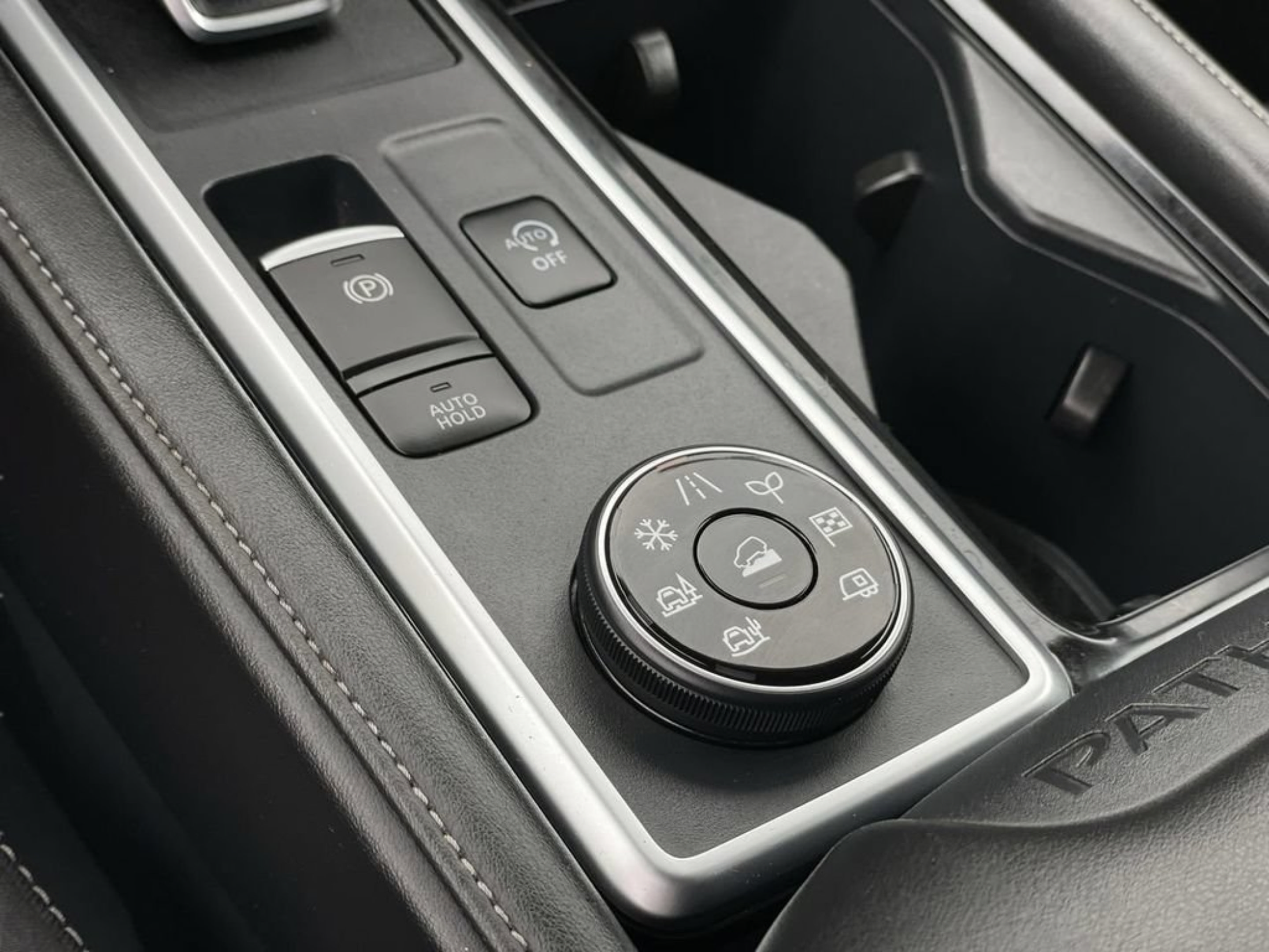 Used 2025 Nissan Pathfinder SV AWD/4WD image 21