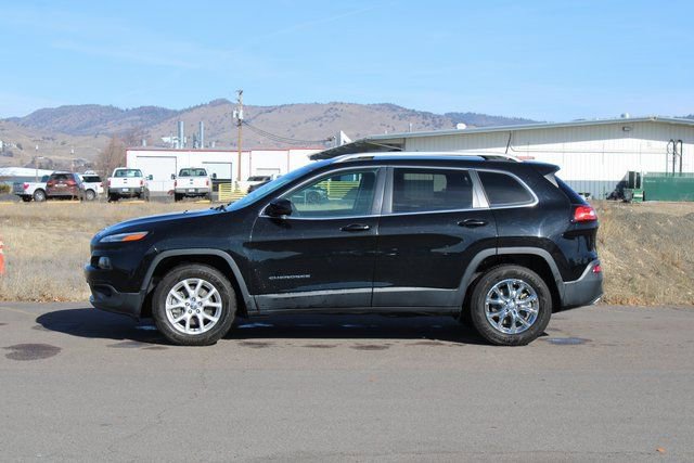 Used 2018 Jeep Cherokee Latitude Plus image 3