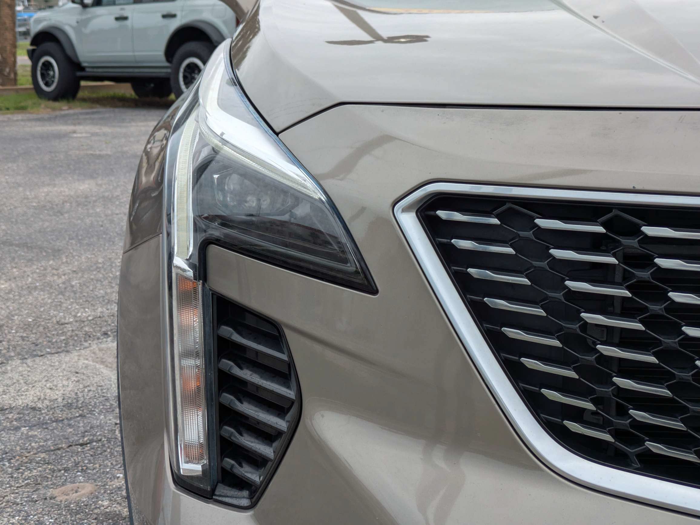 Used 2020 Cadillac XT4 Premium Luxury w/ Driver Assist Package FWD image 9
