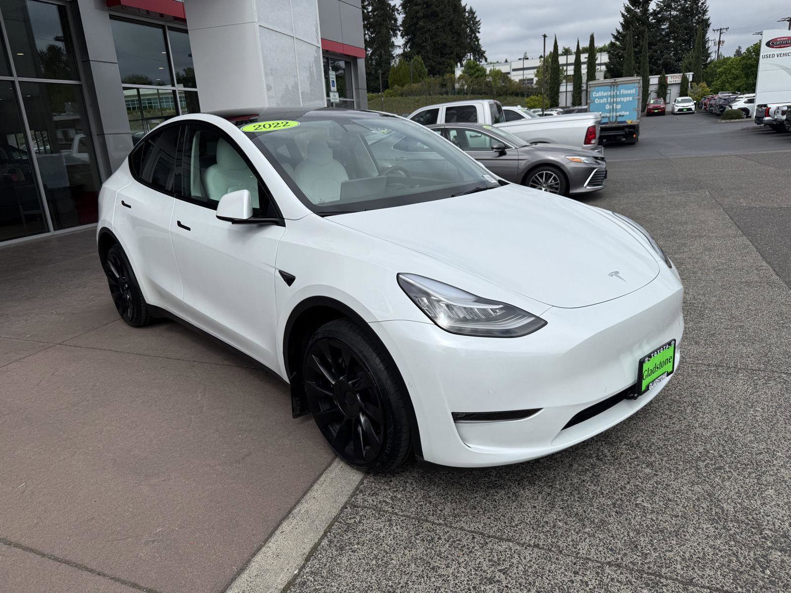 Used 2022 Tesla Model Y Long Range AWD/4WD image 24