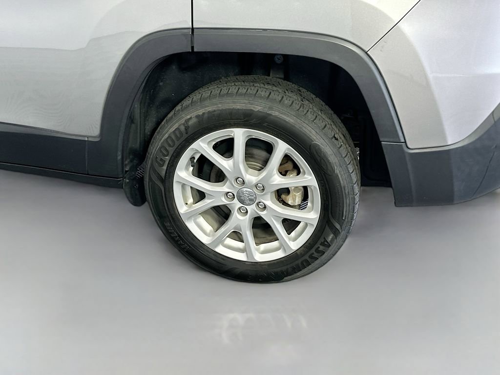 Used 2016 Jeep Cherokee Sport FWD image 29