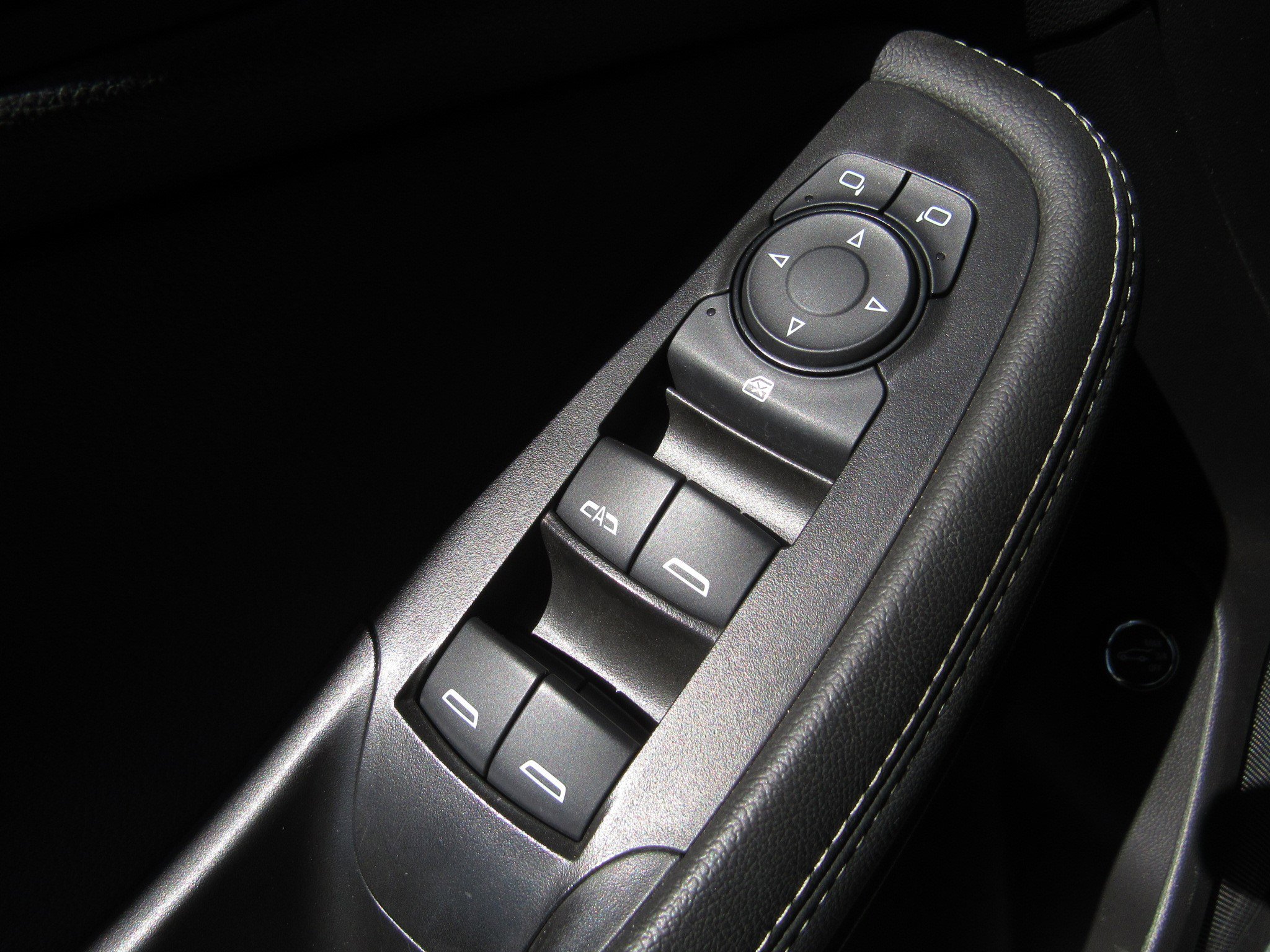 Used 2023 Buick Encore GX Essence w/ Experience Buick Package image 24