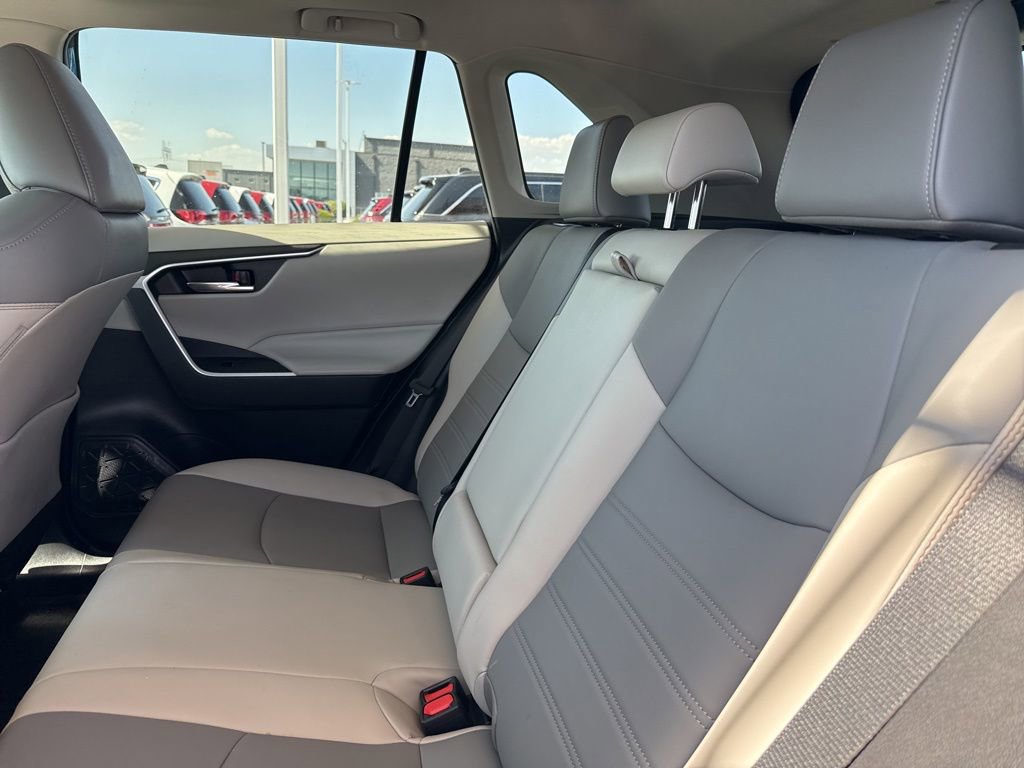 Used 2020 Toyota RAV4 XLE Premium image 20