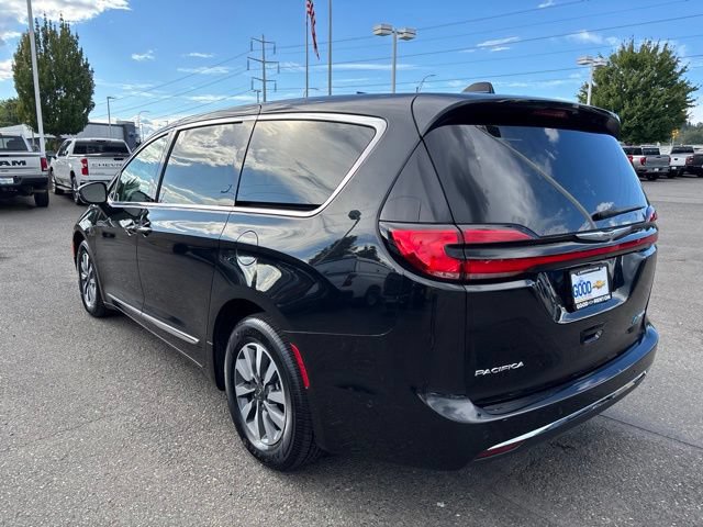 Used 2023 Chrysler Pacifica Limited w/ Uconnect Theater Family Group FWD image 3