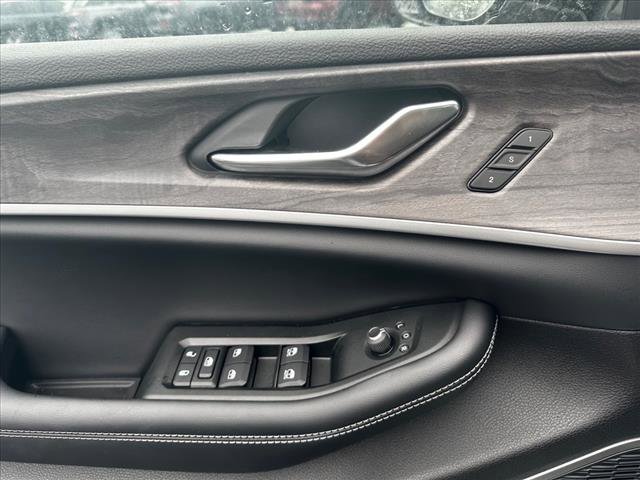 Used 2024 Jeep Grand Cherokee L Limited w/ Luxury Tech Group II image 19