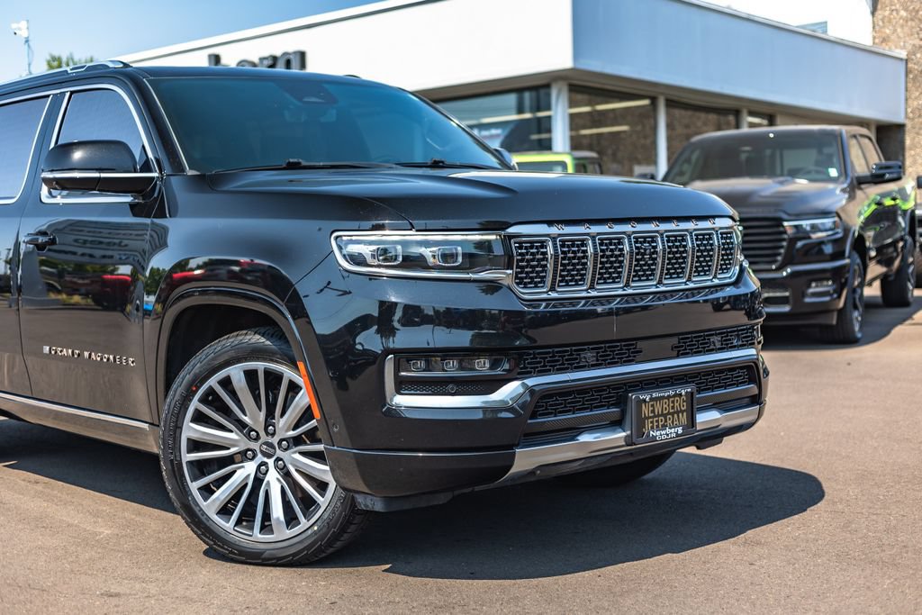 Used 2022 Jeep Grand Wagoneer Series III w/ Flexible Seating Group AWD/4WD image 3