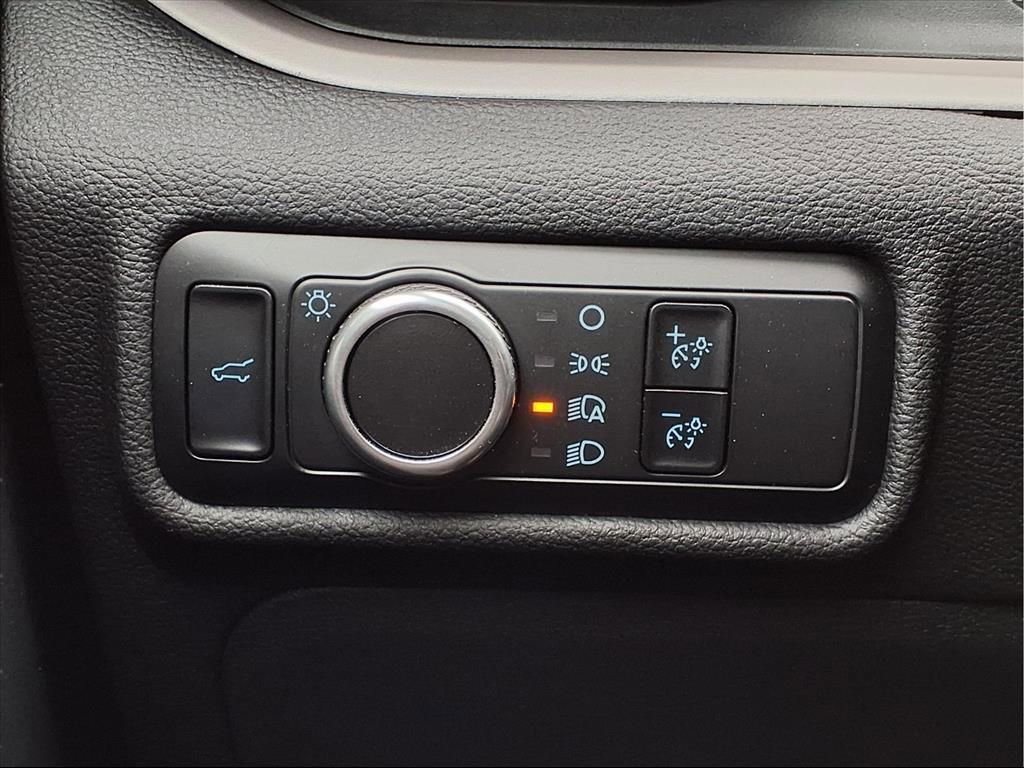 Used 2023 Ford Explorer XLT image 16