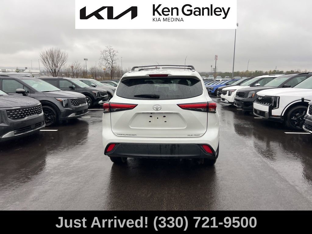 Used 2023 Toyota Highlander XLE image 6