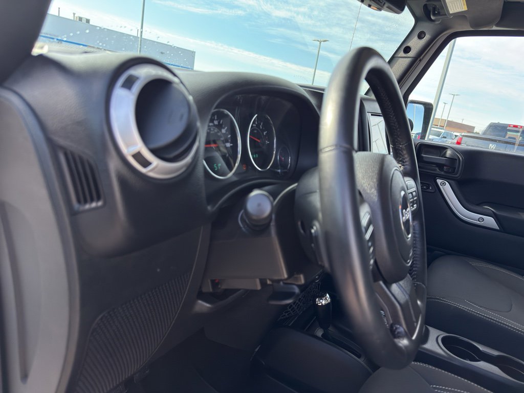 Used 2016 Jeep Wrangler Unlimited Sahara image 12