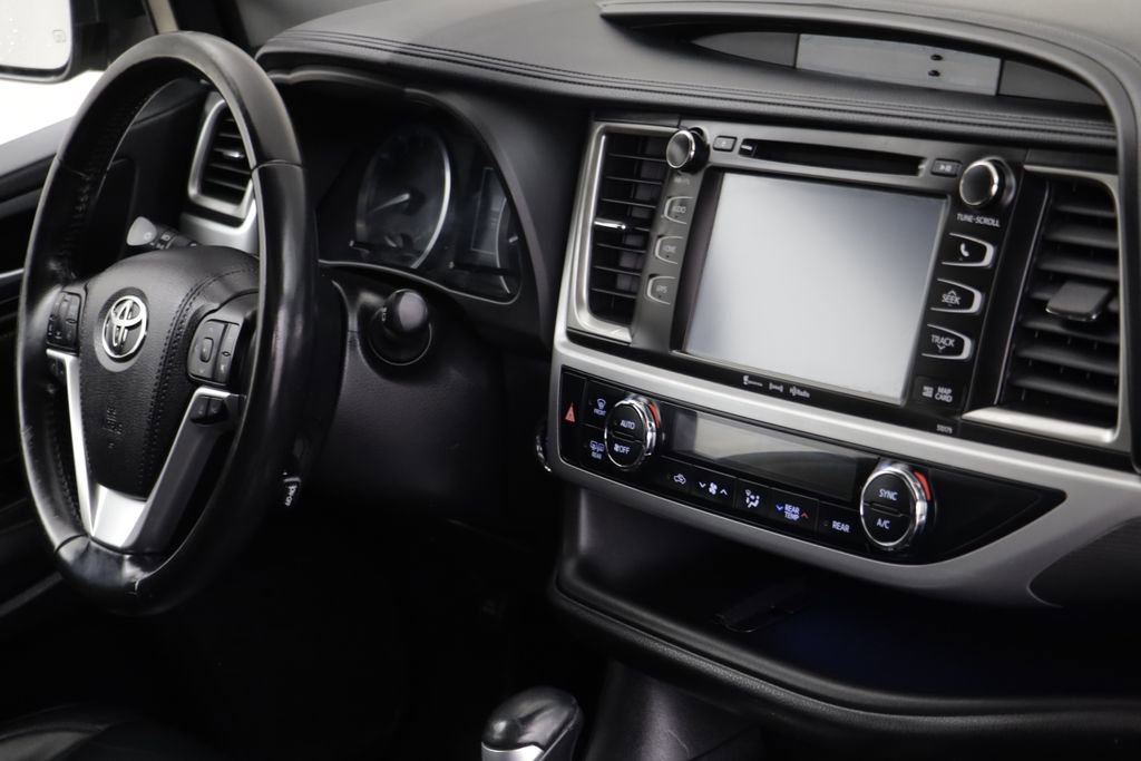 Used 2017 Toyota Highlander SE AWD/4WD image 22
