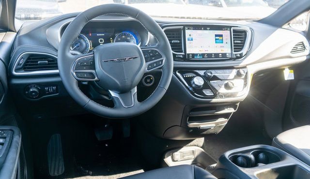 New 2026 Chrysler Pacifica Select image 11
